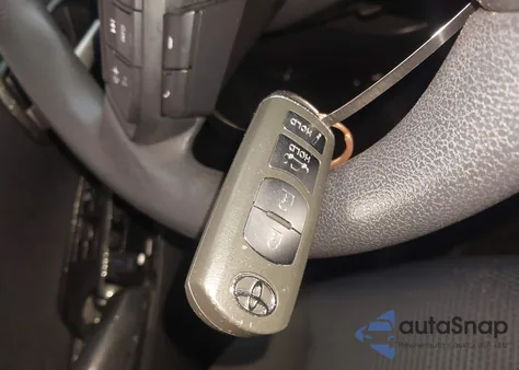 2020 Toyota Yaris L z USA, uszkodzony, nr VIN 3MYDLBYVXLY710930